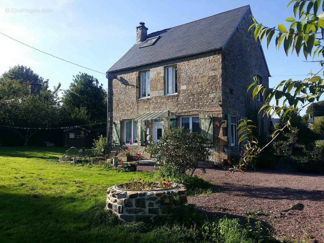 Maison à SAINT-MICHEL-DE-MONTJOIE