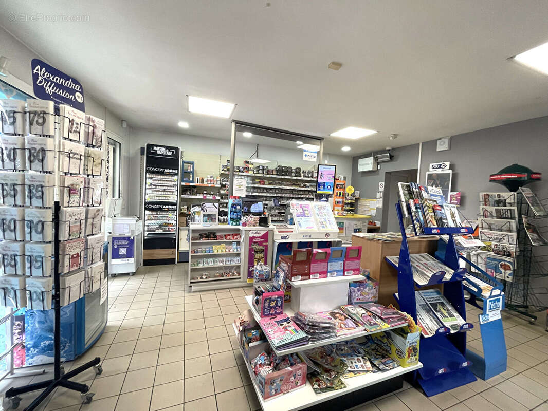 Commerce à LA VARENNE