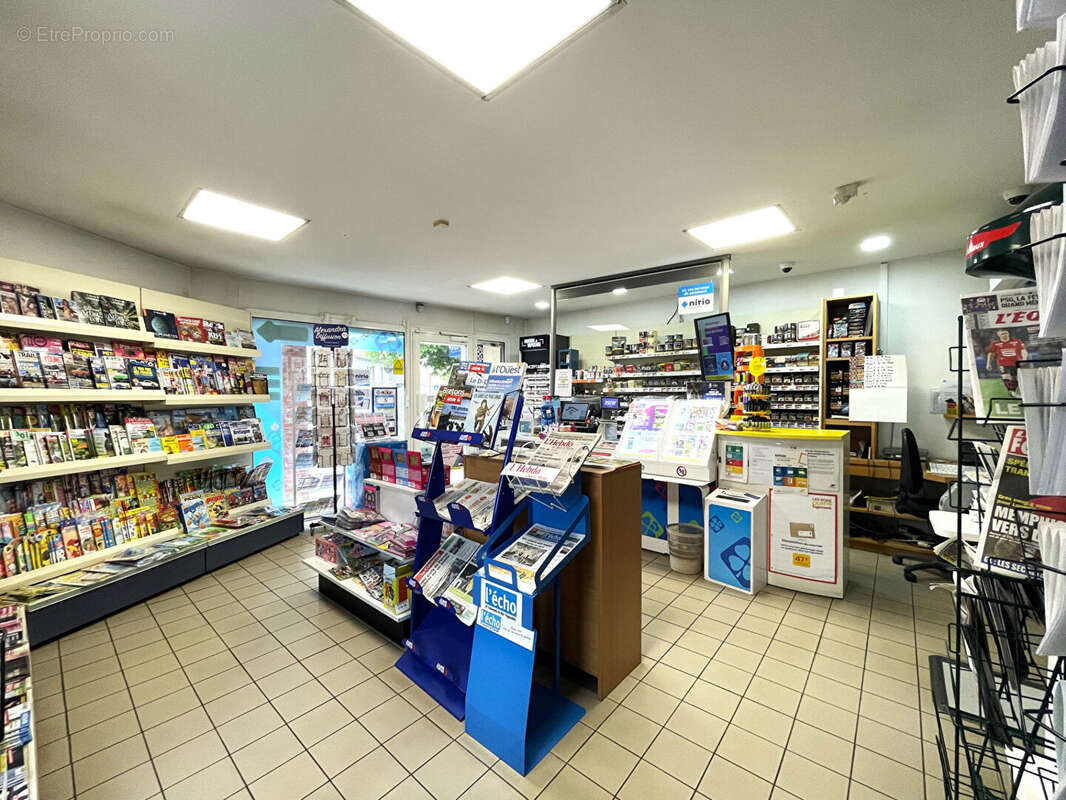 Commerce à LA VARENNE