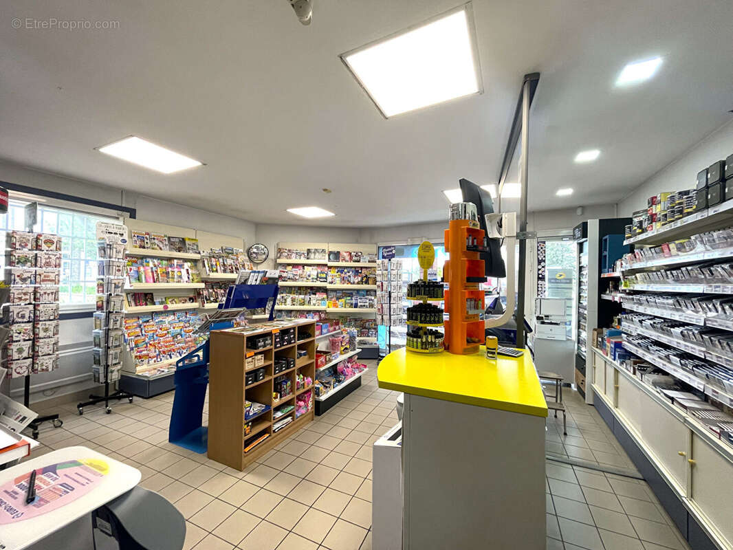 Commerce à LA VARENNE