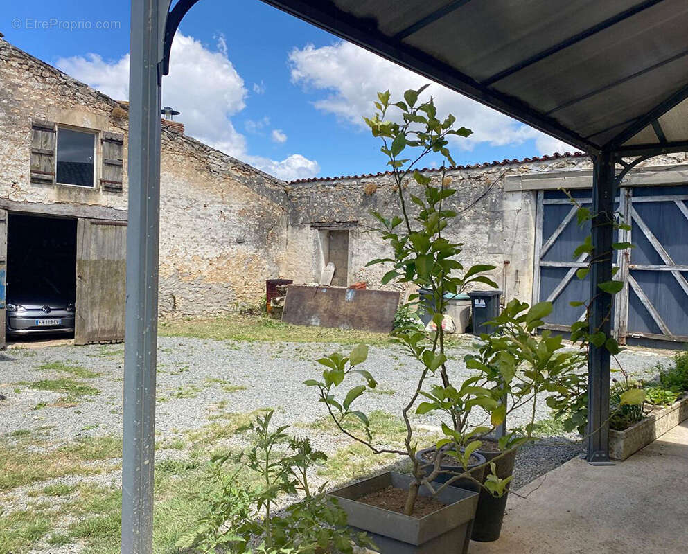 Maison à SAINTE-RADEGONDE