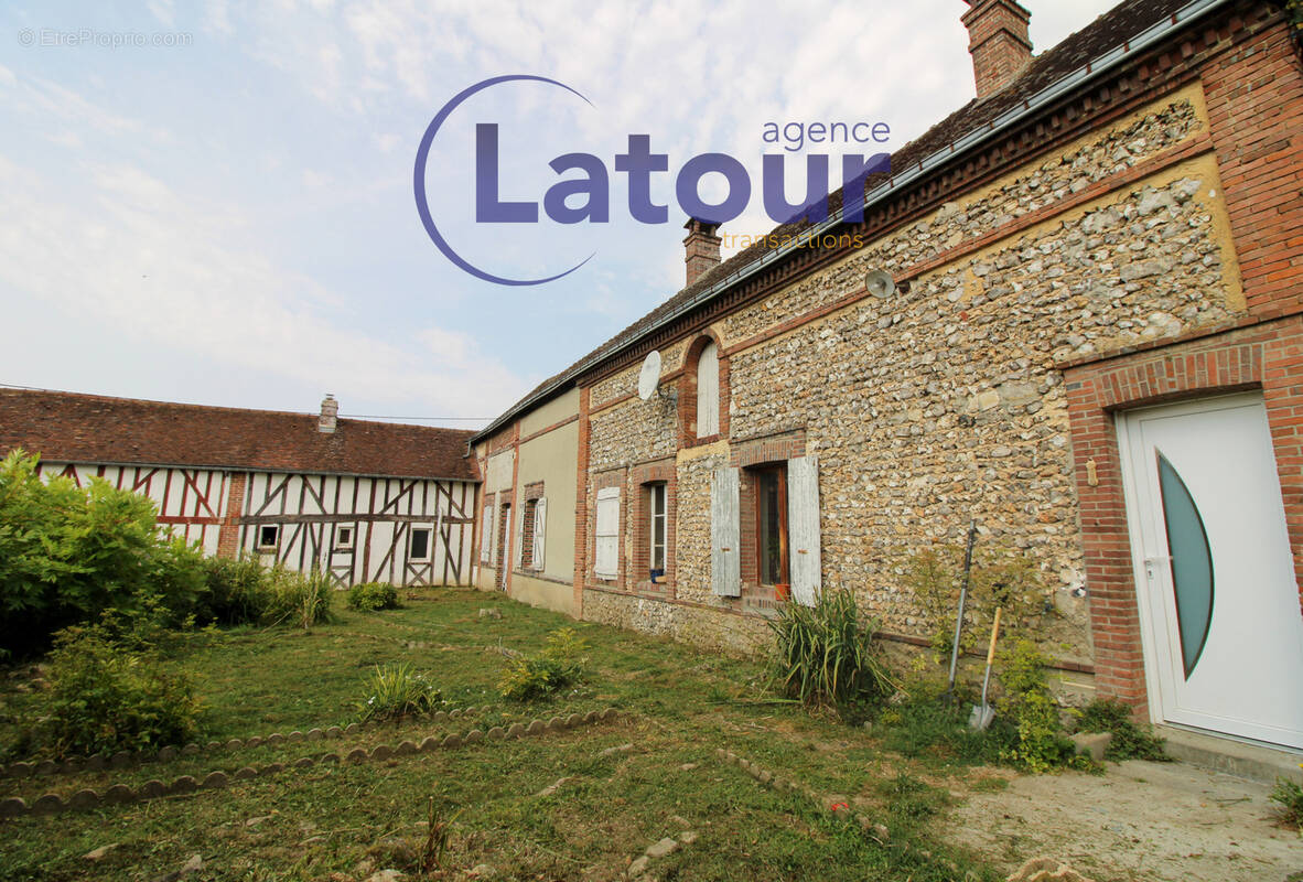 Maison à MEZIERES-EN-DROUAIS