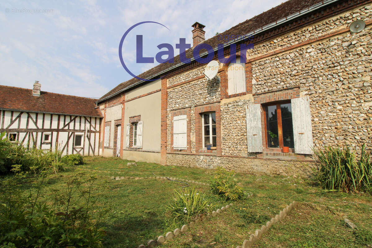 Maison à MEZIERES-EN-DROUAIS