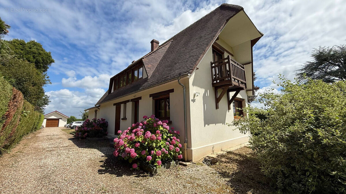 Maison à SAINT-JACQUES-SUR-DARNETAL