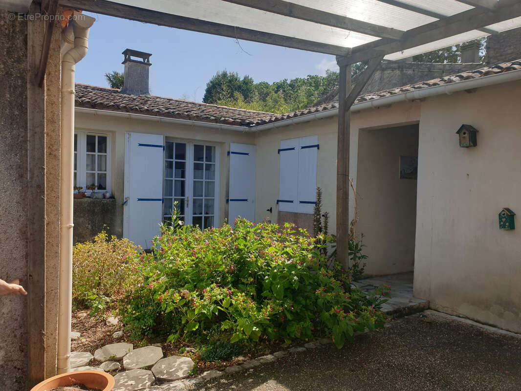 Maison à SAINT-CLEMENT-DES-BALEINES