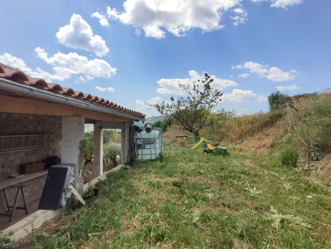 Maison à SAINT-ETIENNE-DE-SERRE