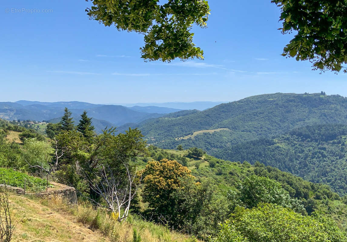 Maison à SAINT-ETIENNE-DE-SERRE