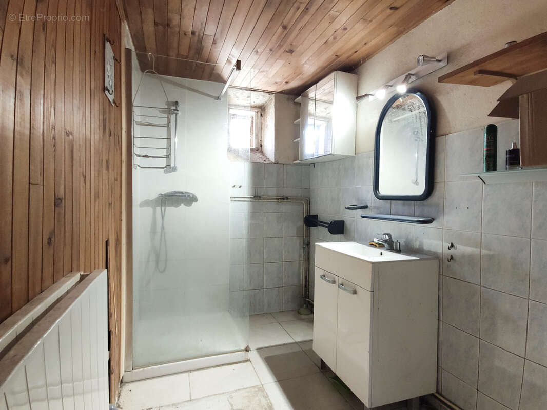 Maison à SAINT-ETIENNE-DE-SERRE