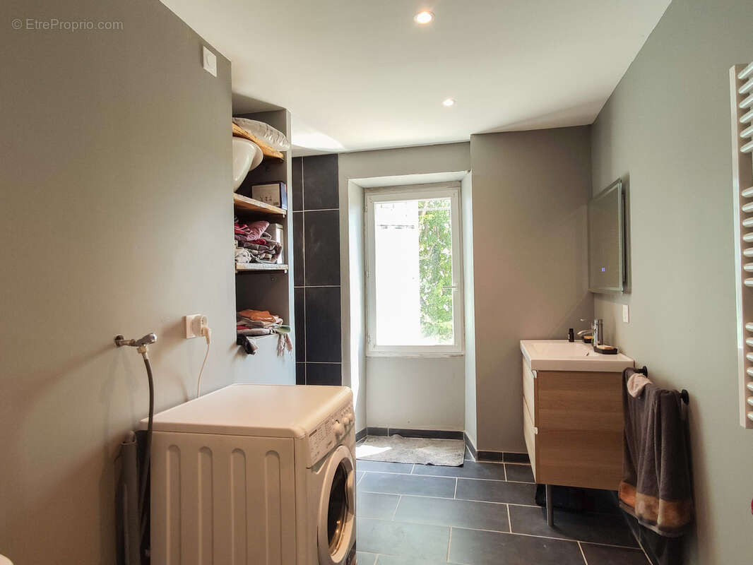 Maison à SAINT-ETIENNE-DE-SERRE