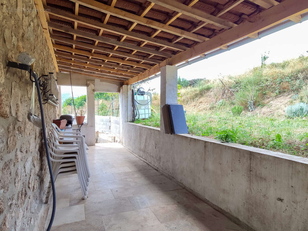 Maison à SAINT-ETIENNE-DE-SERRE