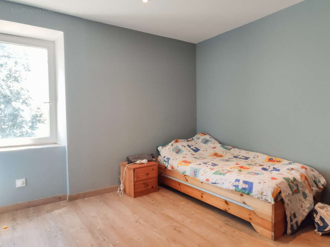 Maison à SAINT-ETIENNE-DE-SERRE