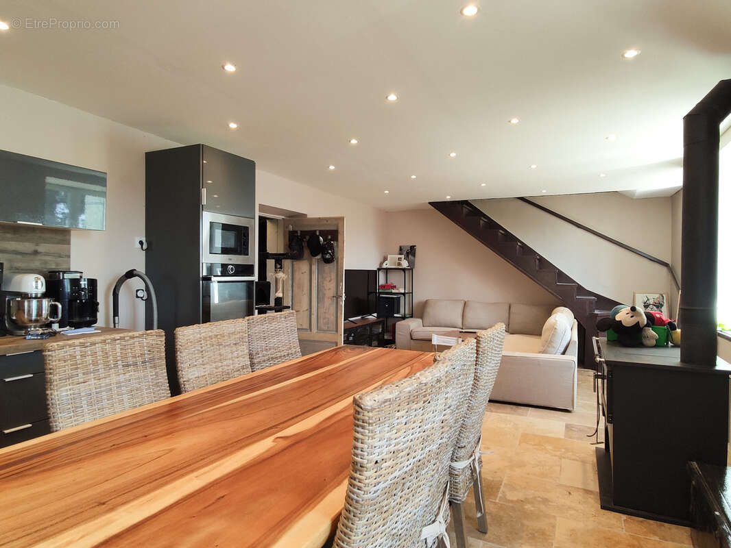 Maison à SAINT-ETIENNE-DE-SERRE