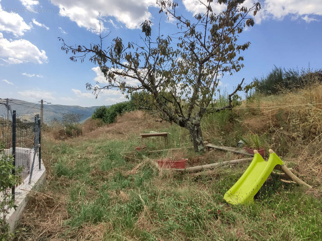 Maison à SAINT-ETIENNE-DE-SERRE