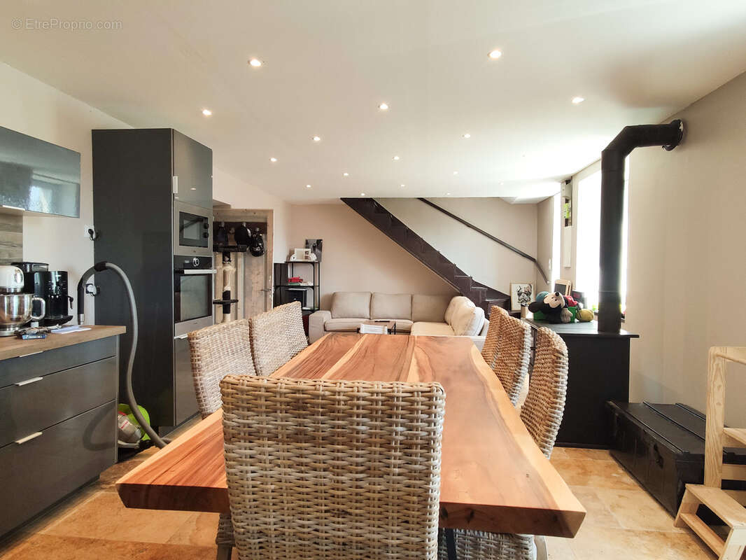 Maison à SAINT-ETIENNE-DE-SERRE