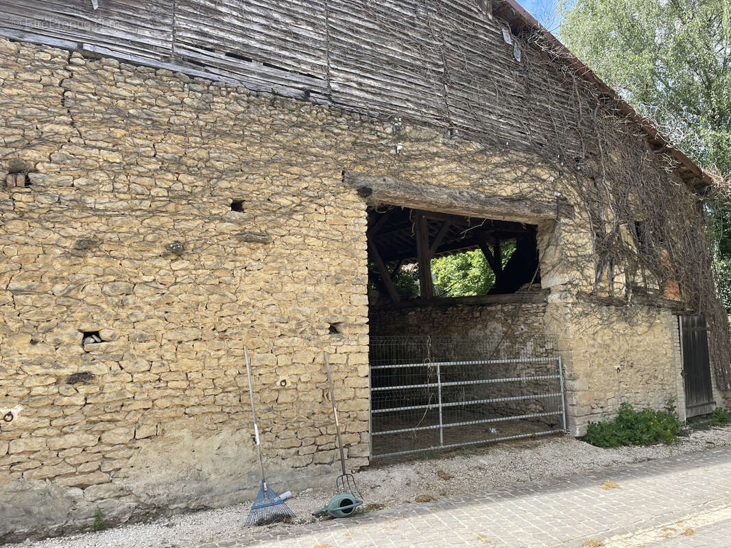 Maison à SOULAINES-DHUYS