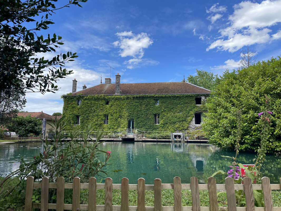 Maison à SOULAINES-DHUYS