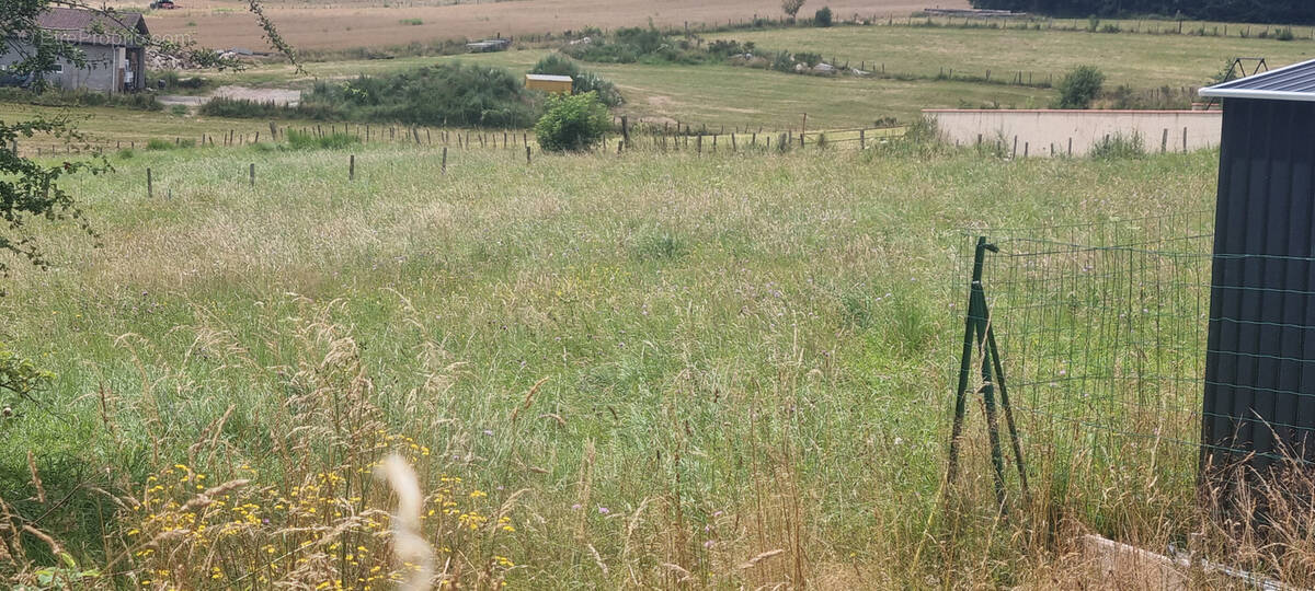 Terrain à ESTIVAREILLES