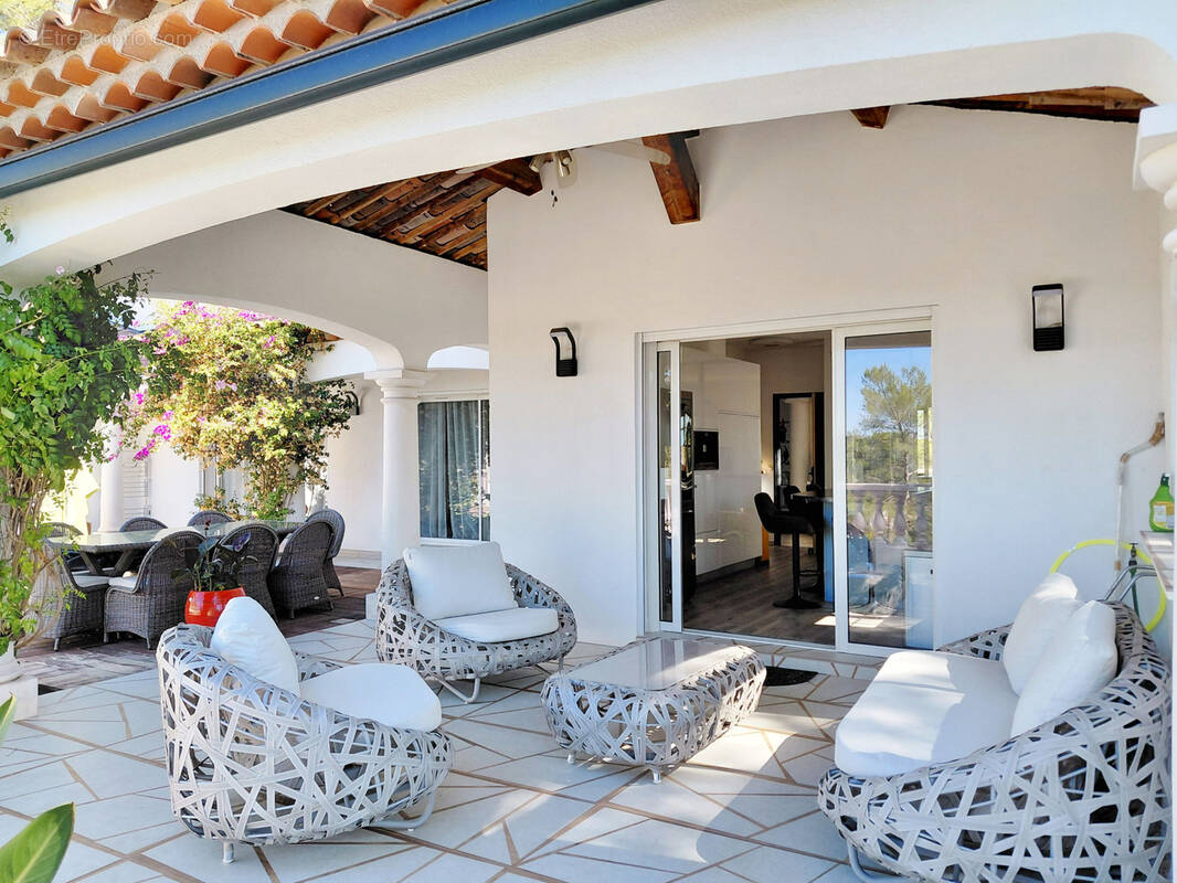 Maison à PUGET-SUR-ARGENS