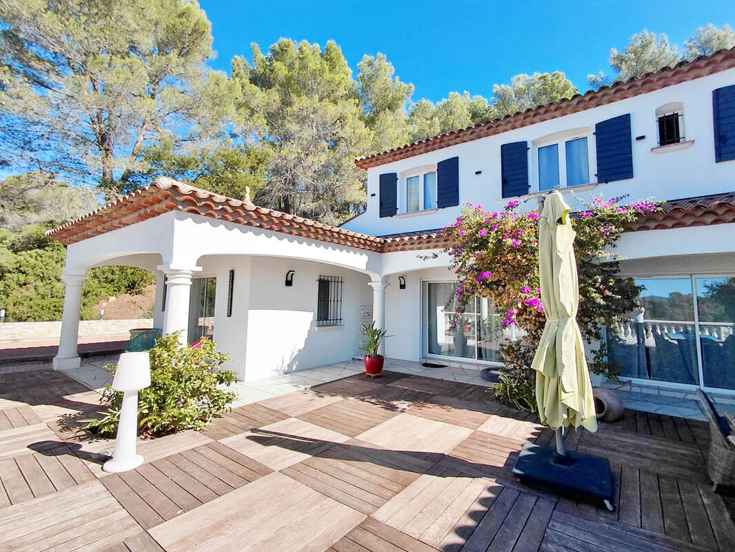 Maison à PUGET-SUR-ARGENS