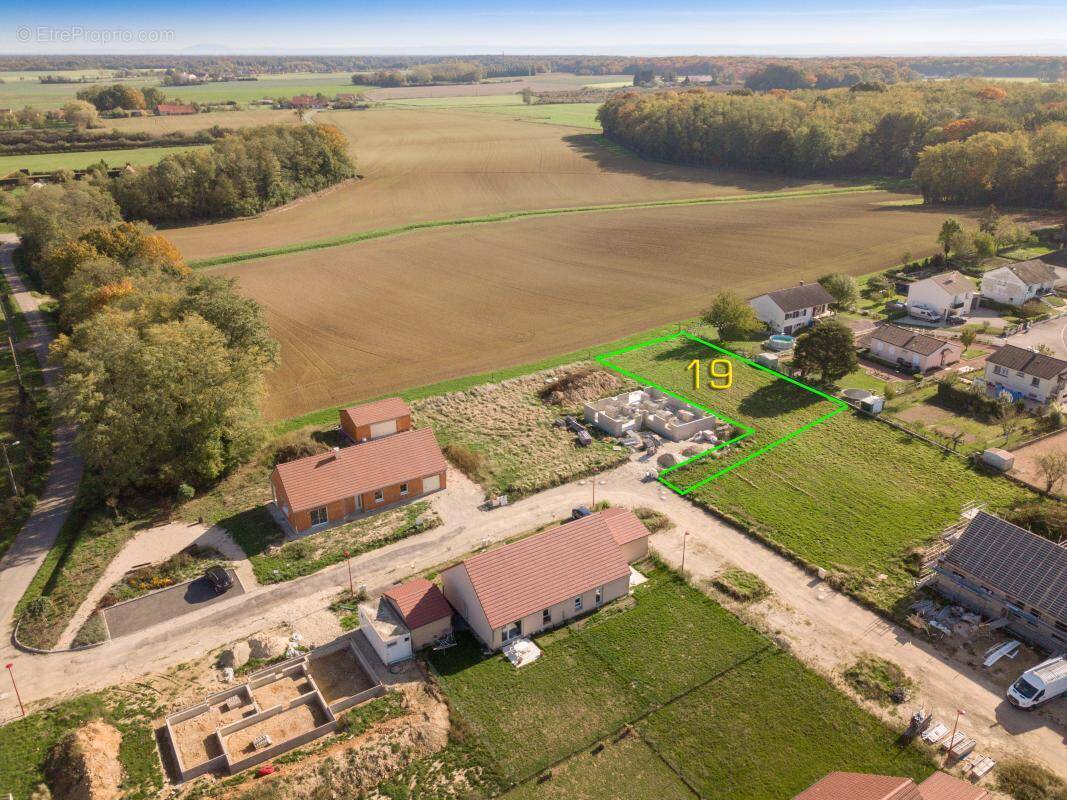 Terrain à PIERRE-DE-BRESSE