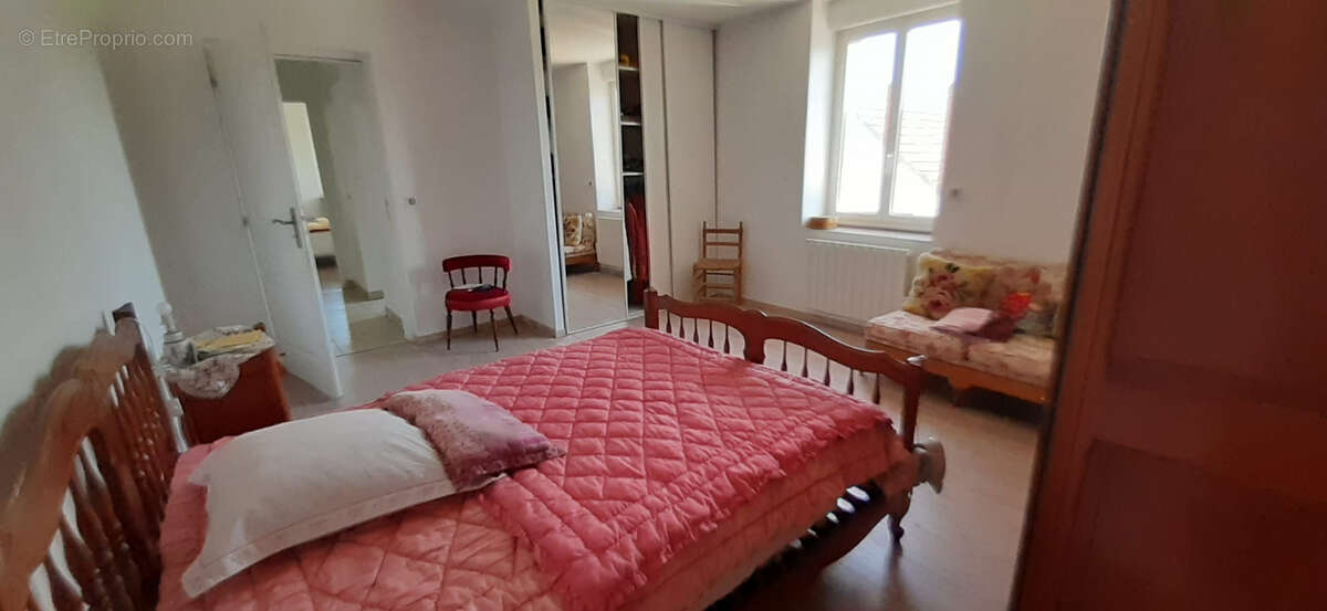 Maison à LES QUATRE-ROUTES-DU-LOT