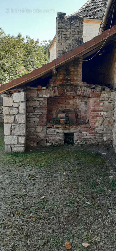 Maison à LES QUATRE-ROUTES-DU-LOT