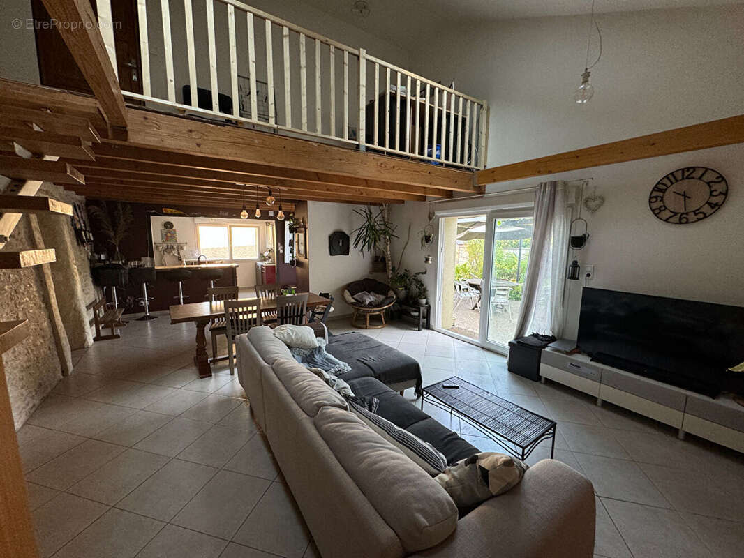 Maison à RAYNANS