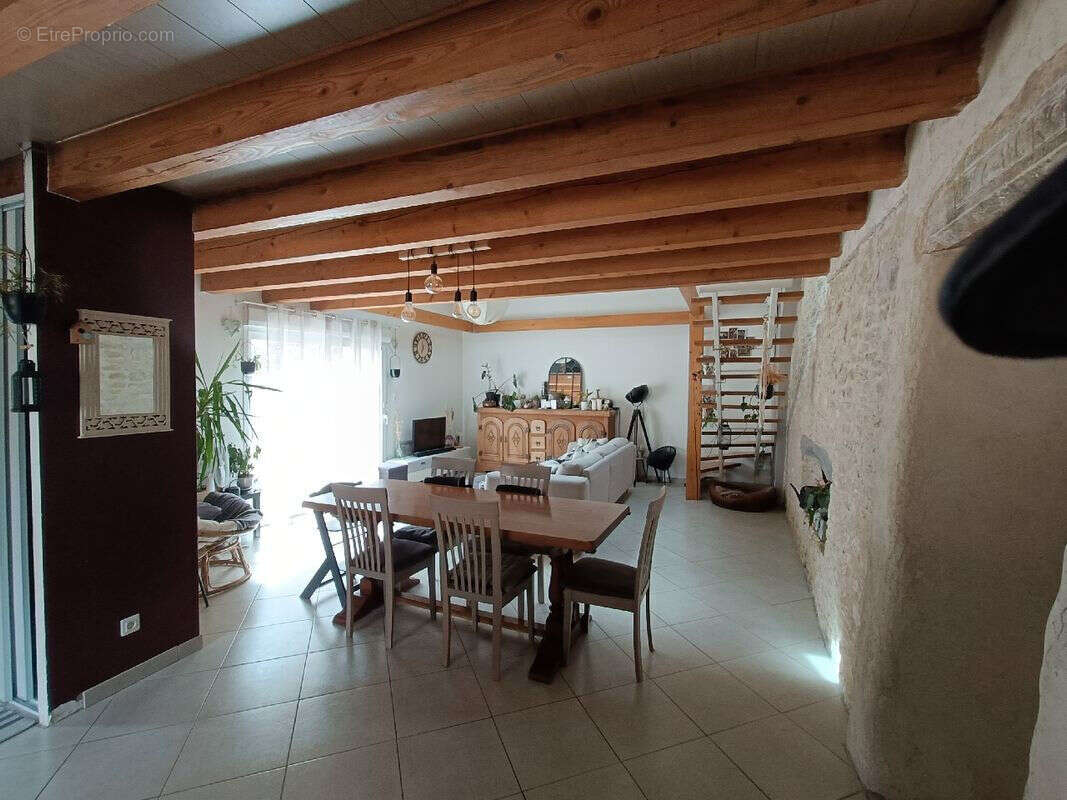 Maison à RAYNANS