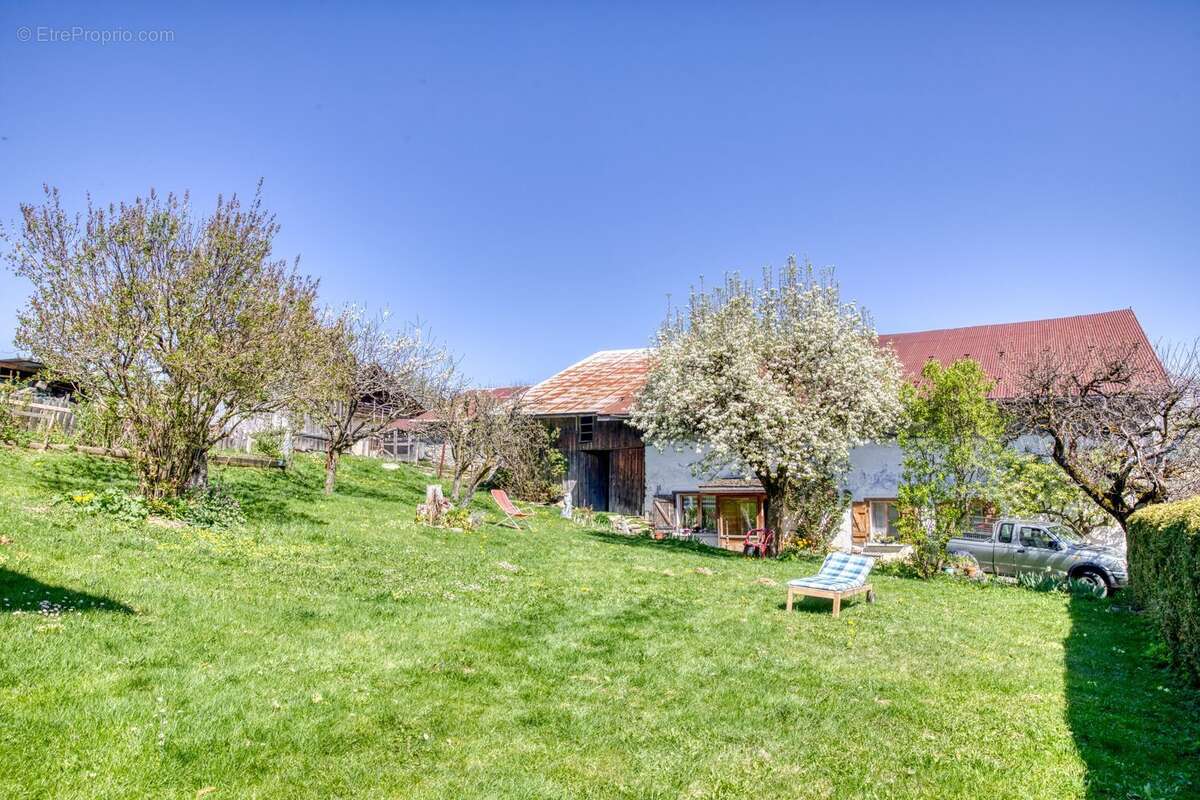 Maison à DEMI-QUARTIER