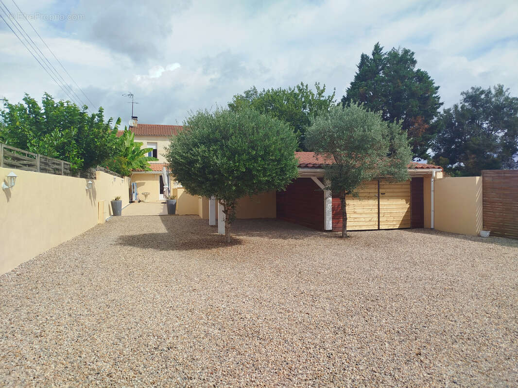 Maison à CIVRAC-SUR-DORDOGNE