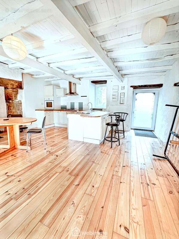 salon-salle à manger lumineux - Maison à PLOERMEL