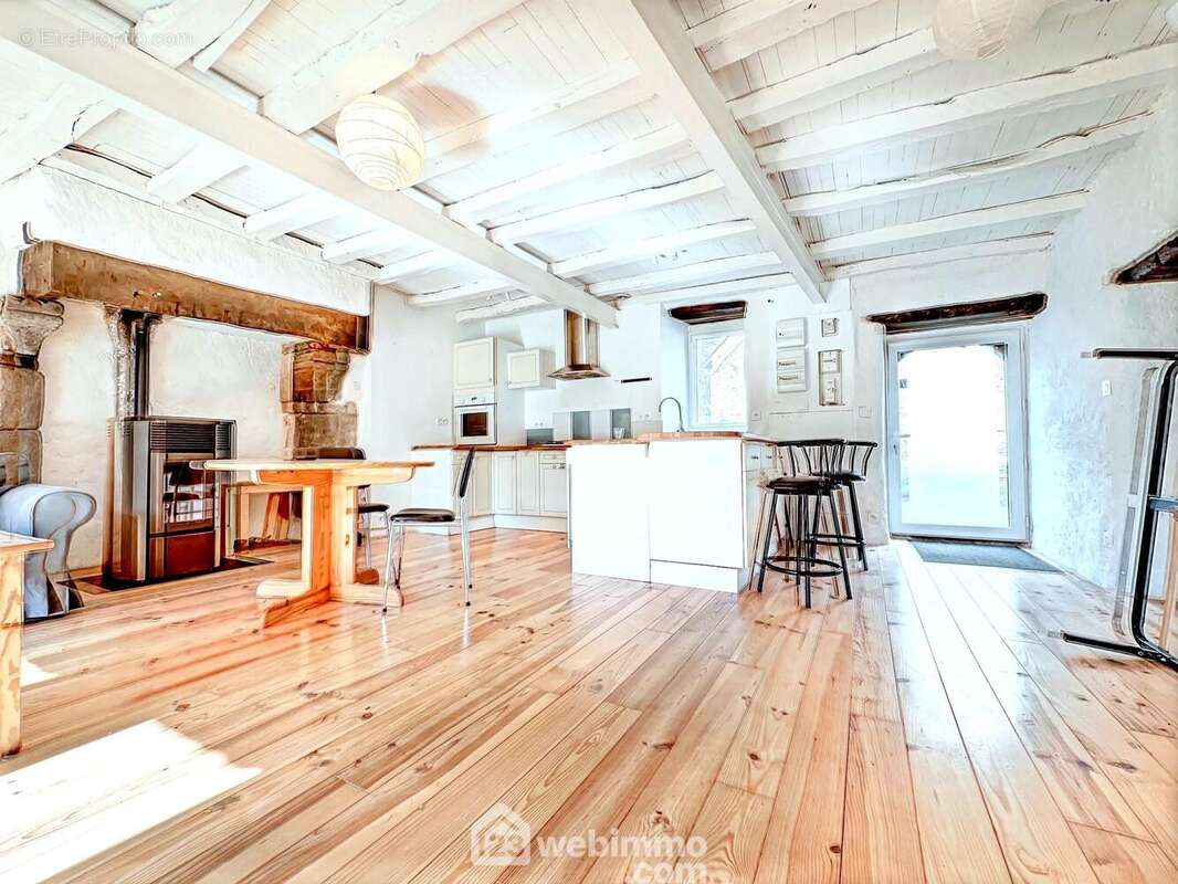 salon- salle à manger lumineux - Maison à PLOERMEL