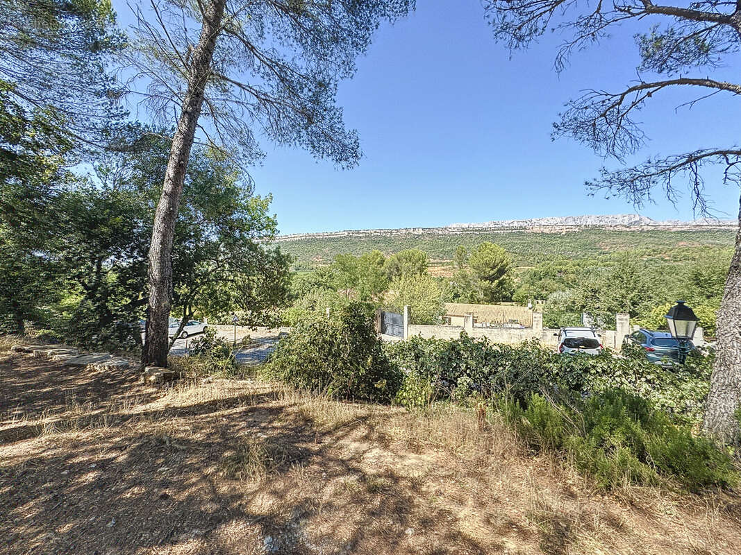 Maison à CHATEAUNEUF-LE-ROUGE