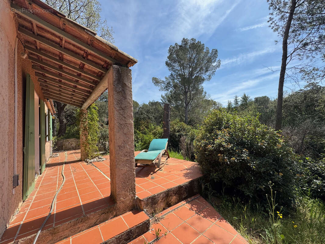 Maison à CHATEAUNEUF-LE-ROUGE