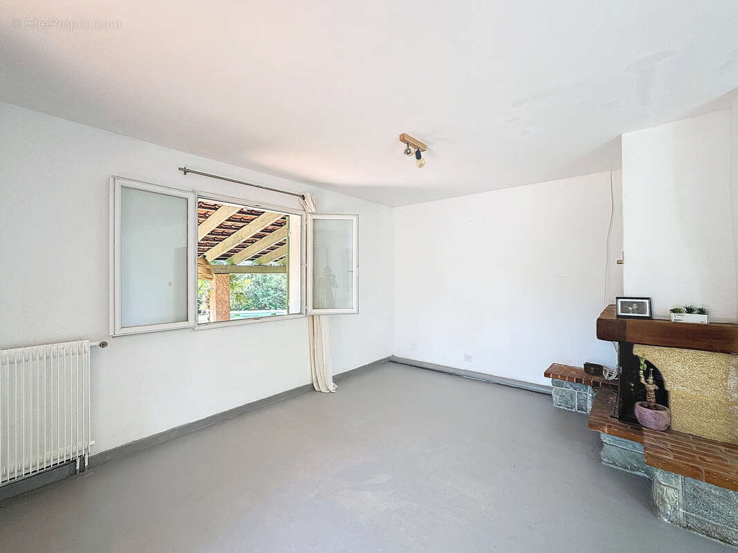 Maison à CHATEAUNEUF-LE-ROUGE