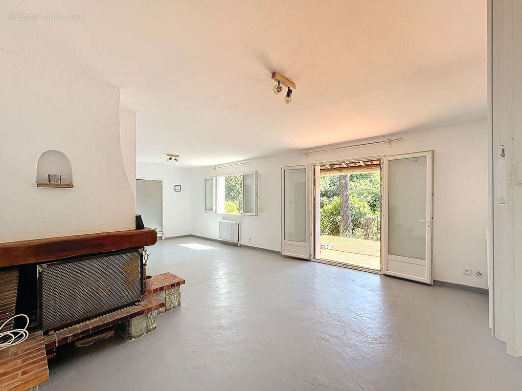 Maison à CHATEAUNEUF-LE-ROUGE