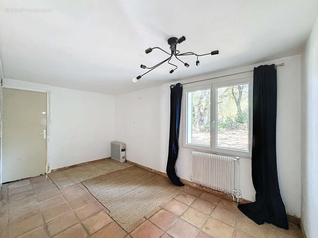 Maison à CHATEAUNEUF-LE-ROUGE