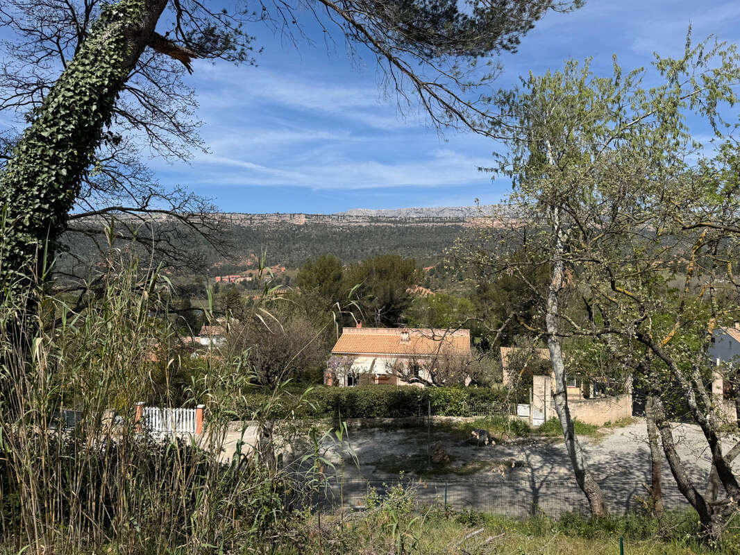 Maison à CHATEAUNEUF-LE-ROUGE