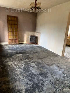 Maison à AMBRIERES-LES-VALLEES