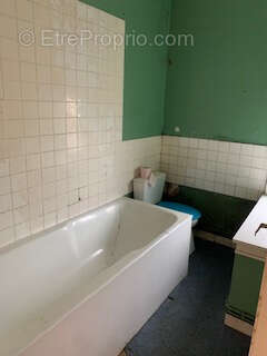 Maison à AMBRIERES-LES-VALLEES