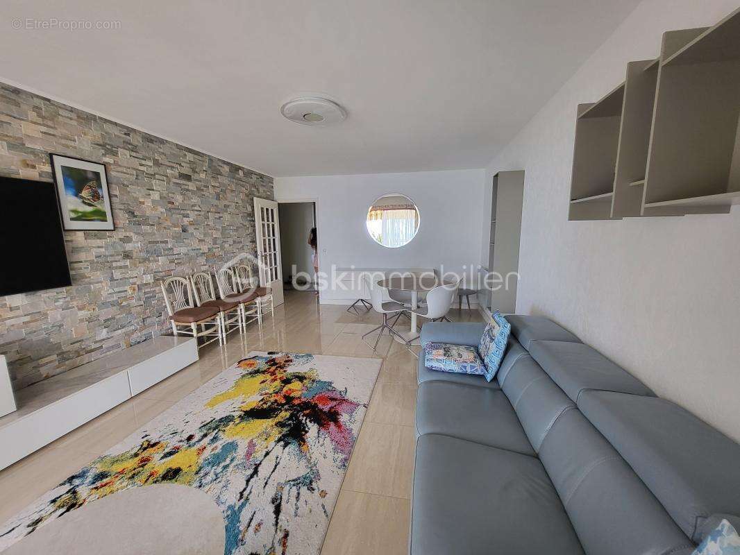 Appartement à EZE