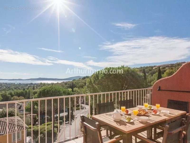 Appartement à GRIMAUD