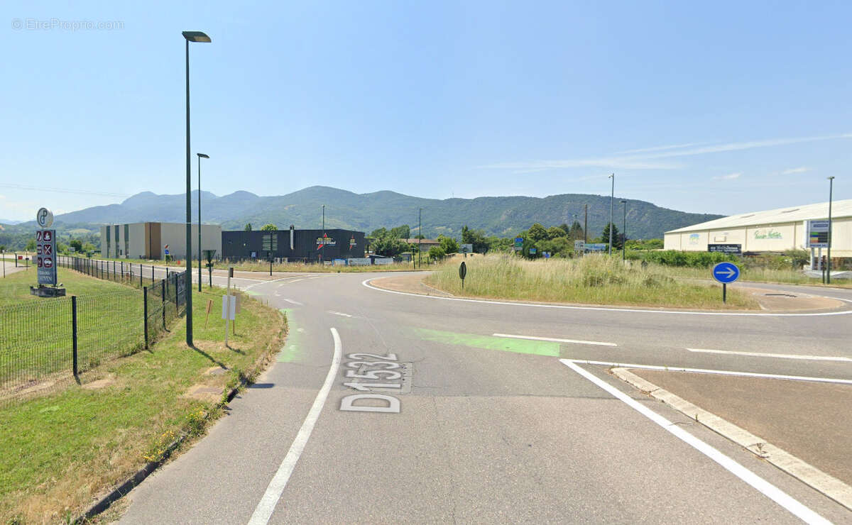 Terrain à SAINT-JUST-DE-CLAIX