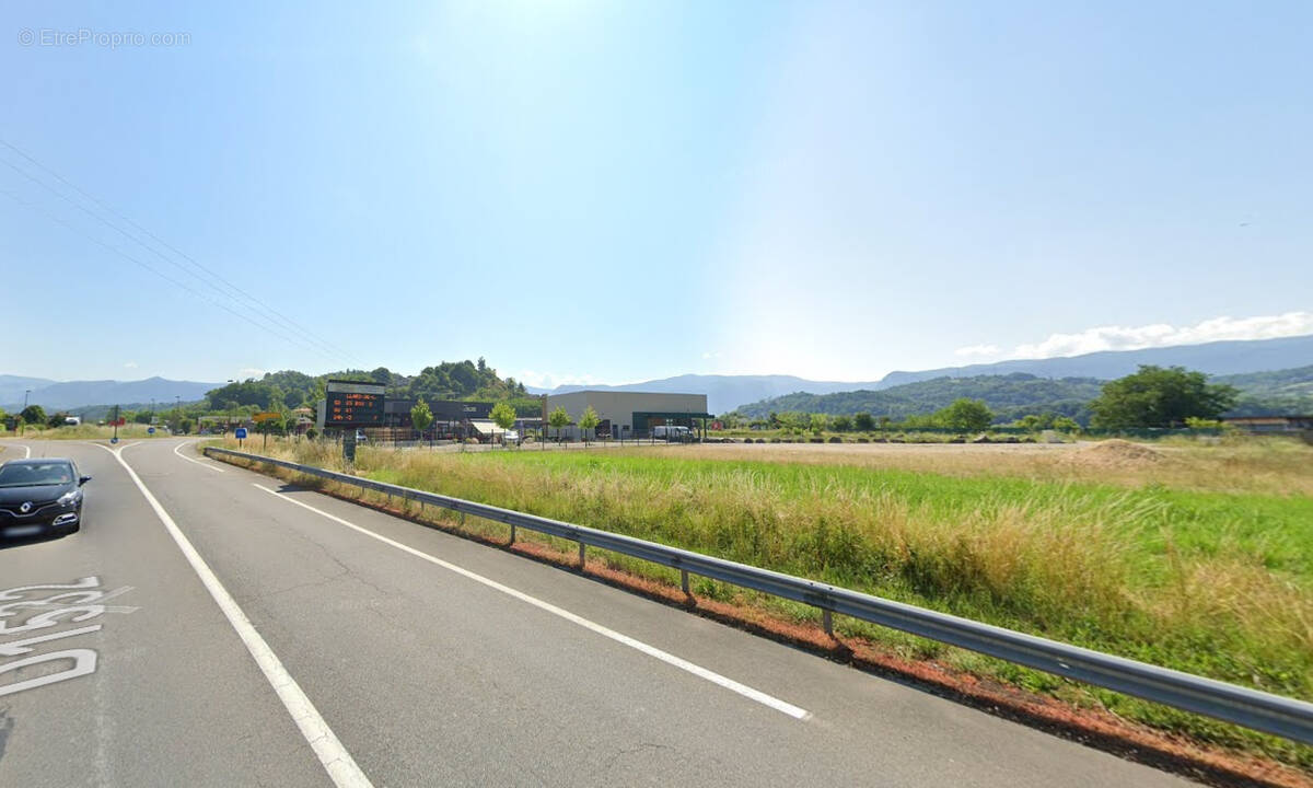 Terrain à SAINT-JUST-DE-CLAIX