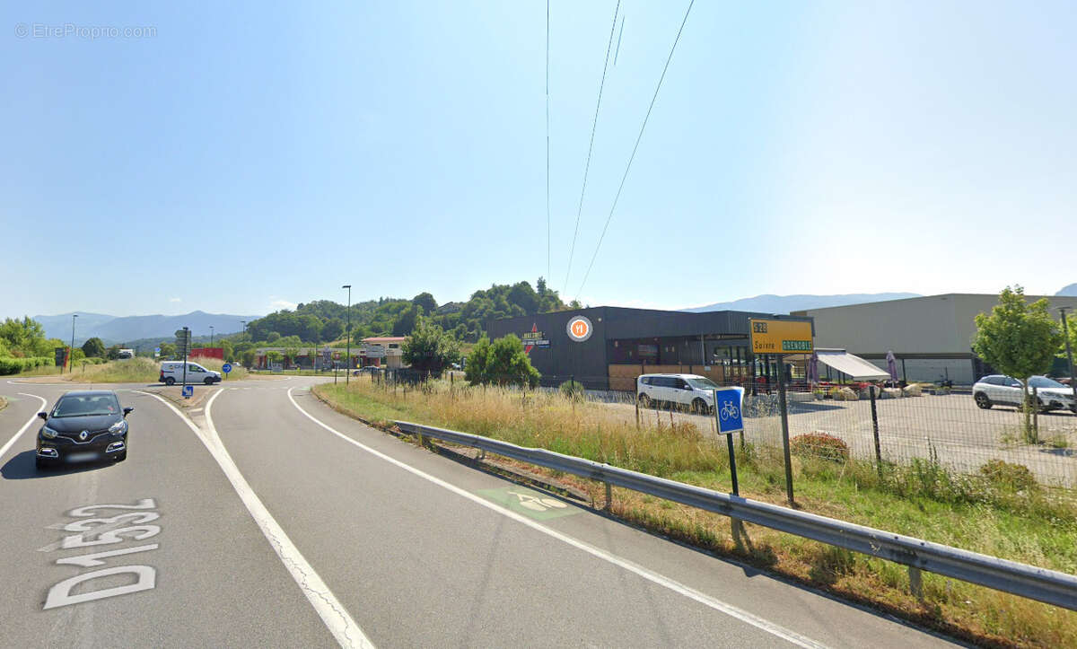 Terrain à SAINT-JUST-DE-CLAIX