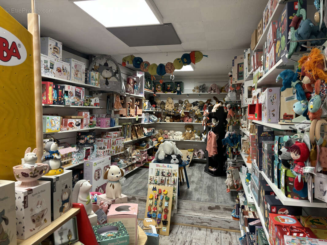 Commerce à MIRECOURT