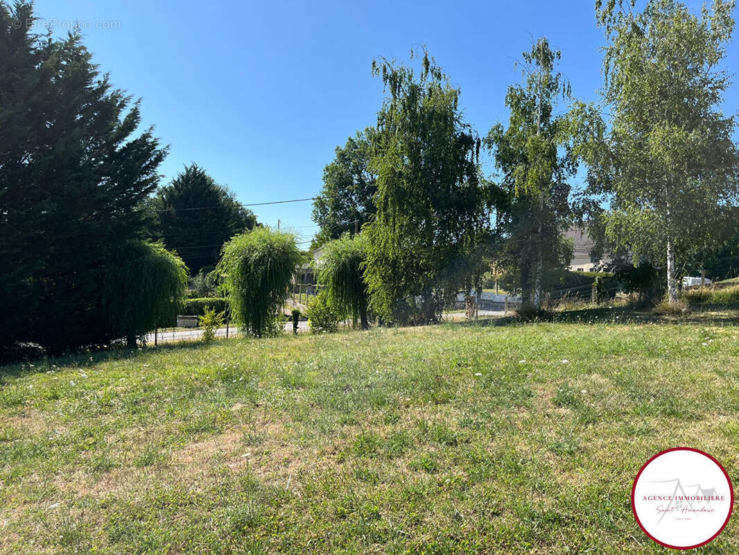 Terrain à SAINT-AMAND-MONTROND