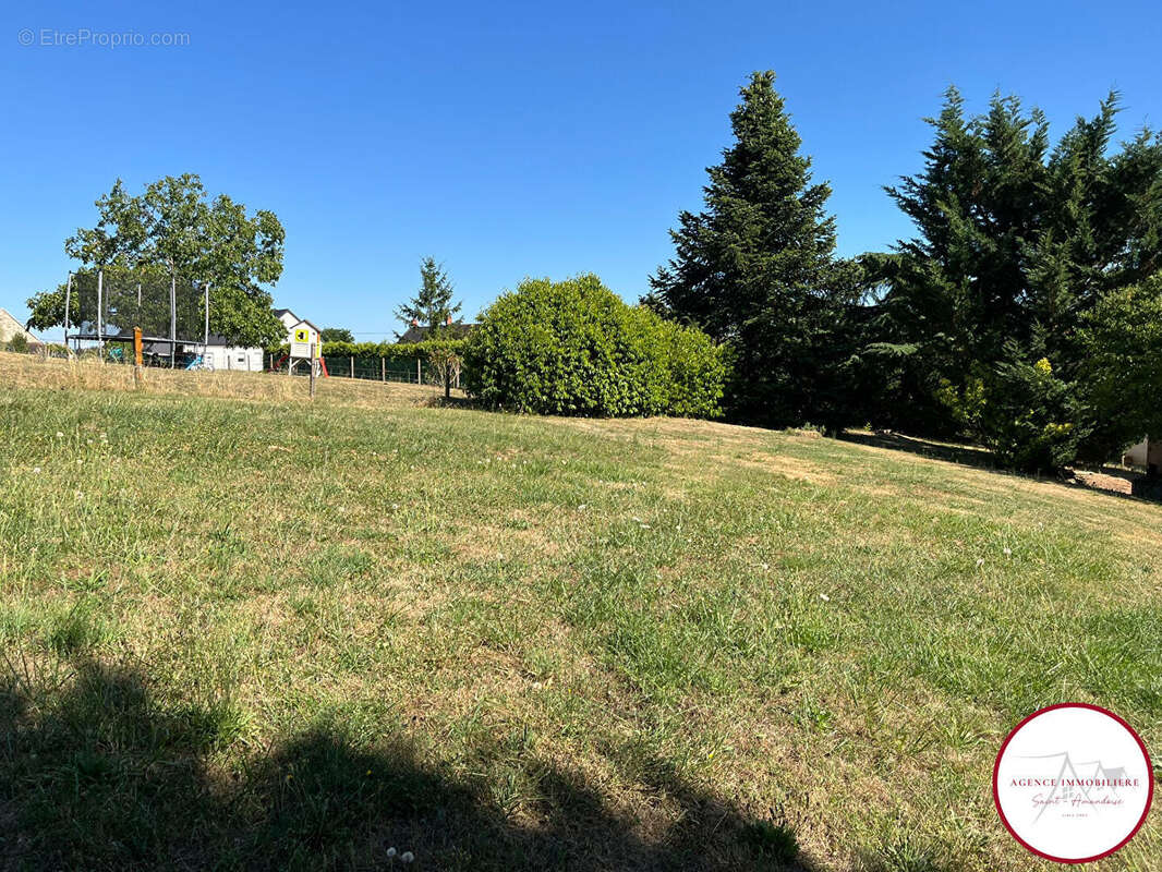 Terrain à SAINT-AMAND-MONTROND