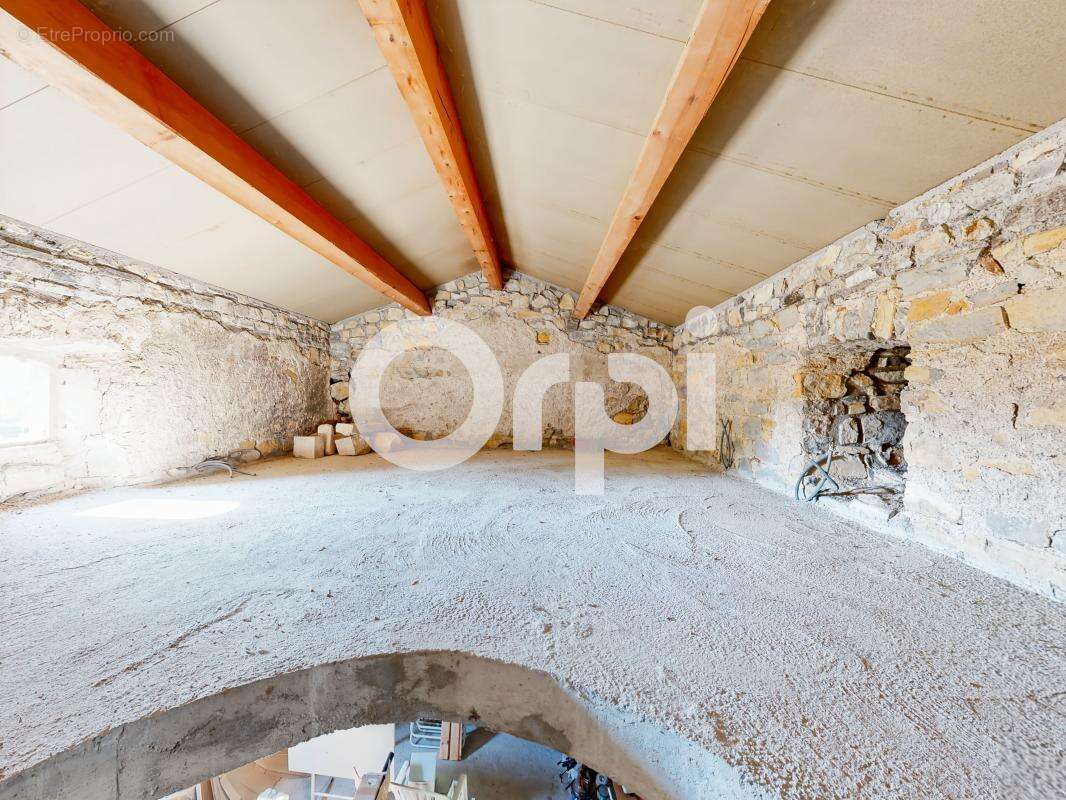 Maison à GROSPIERRES