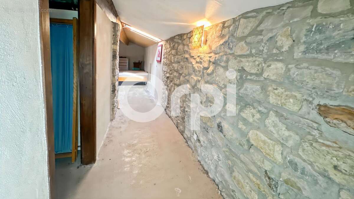 Maison à GROSPIERRES